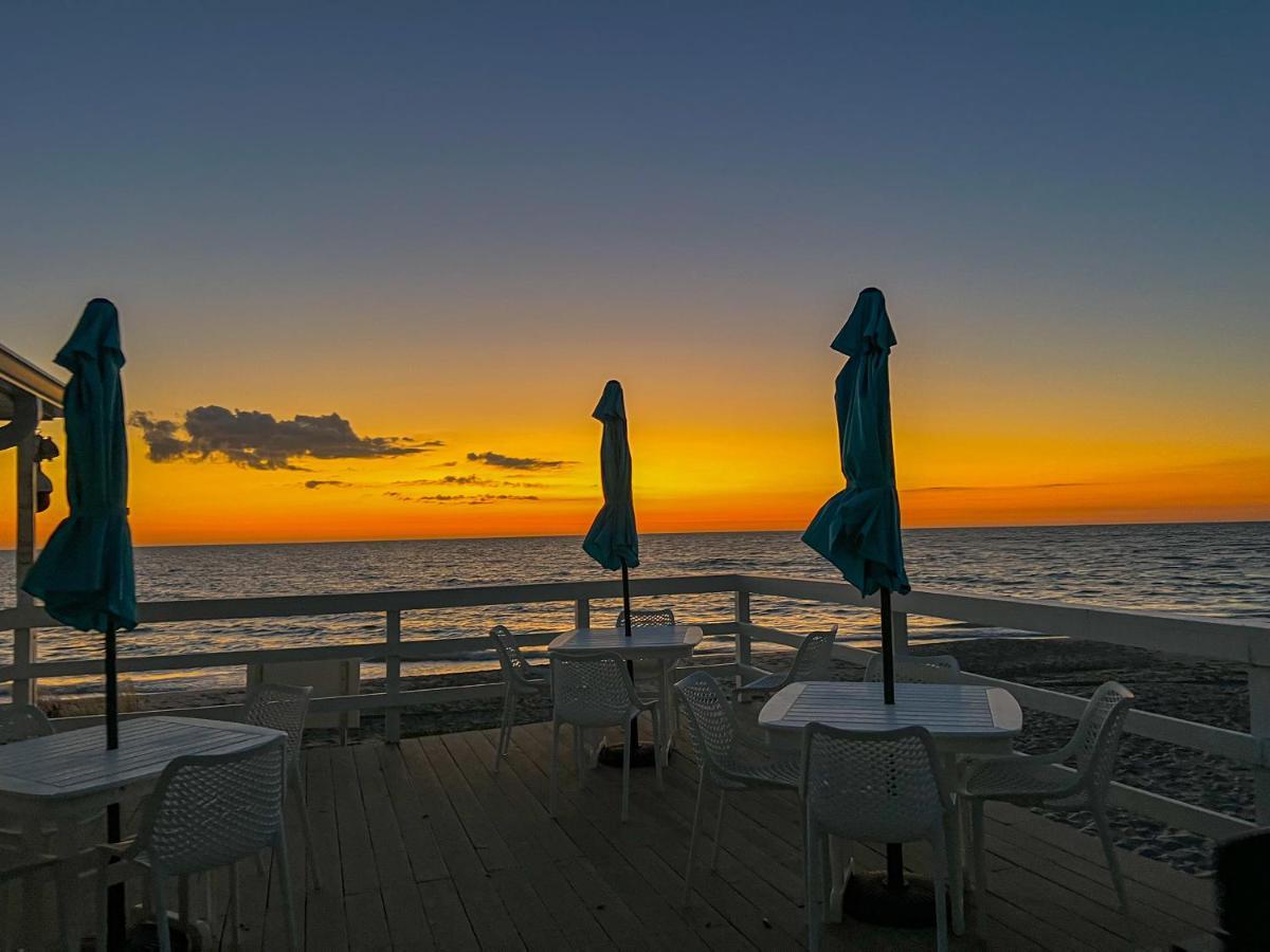 Pearl Beach Inn Englewood Eksteriør bilde